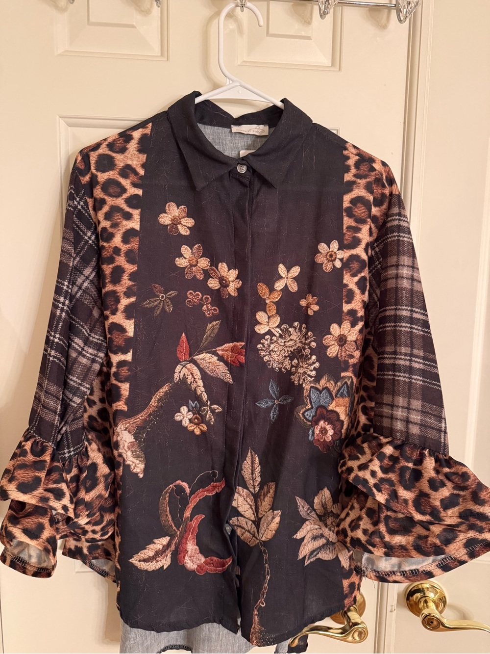 Made in Italy 🇮🇹Women's Black Floral & Leopard Print Button-Up Top